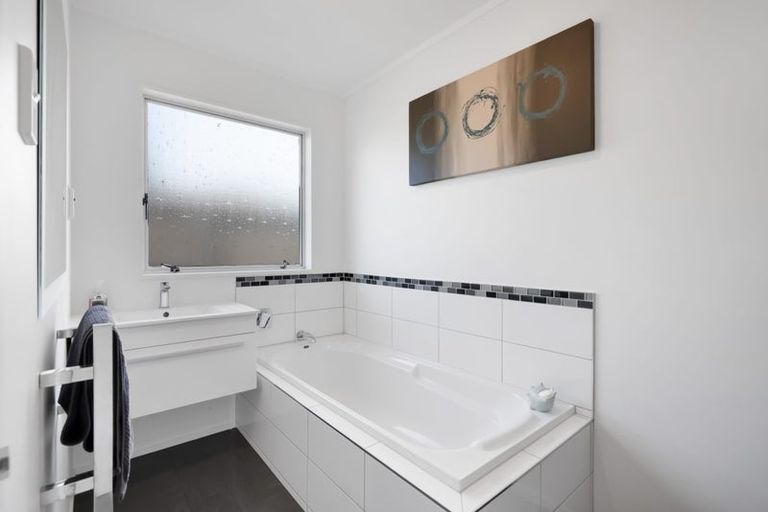 Photo of property in 27 Culzean Grove, Bell Block, New Plymouth, 4312