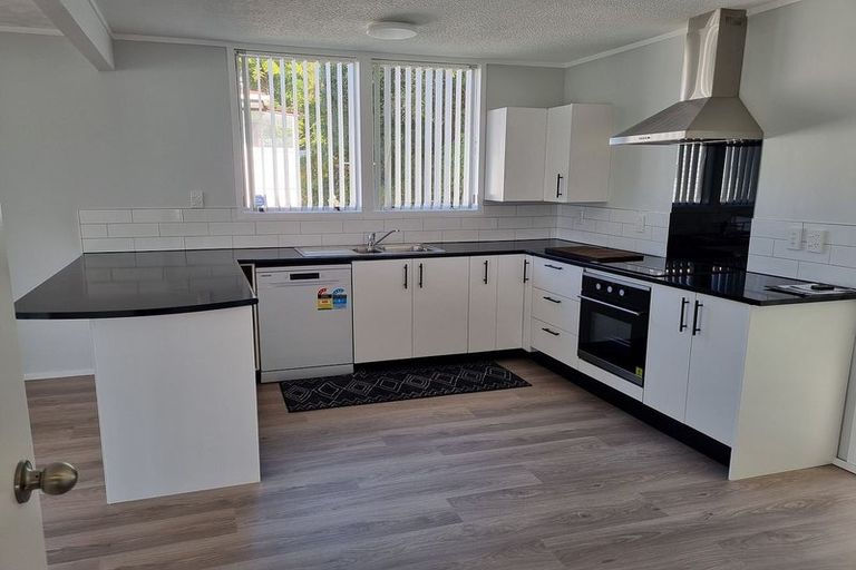 Photo of property in 9 Kerr Grove, Johnsonville, Wellington, 6037