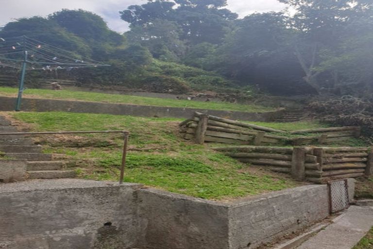 Photo of property in 2 Sugarloaf Road, Brooklyn, Wellington, 6021