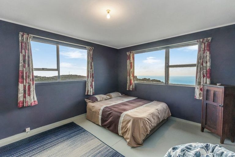 Photo of property in 11 Te Ahuahu Road, Piha, New Lynn, 0772