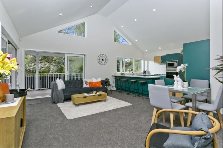 Photo of property in 2/35 Glenvar Road, Torbay, Auckland, 0630