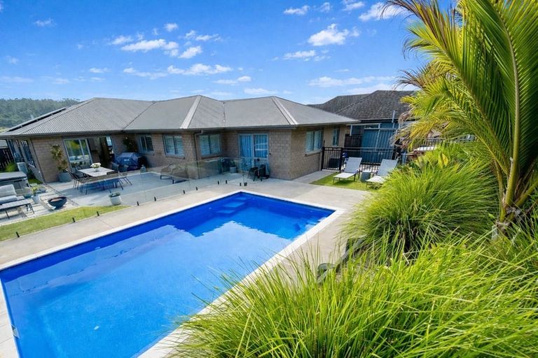 Photo of property in 14 Will Street, Huapai, Kumeu, 0810