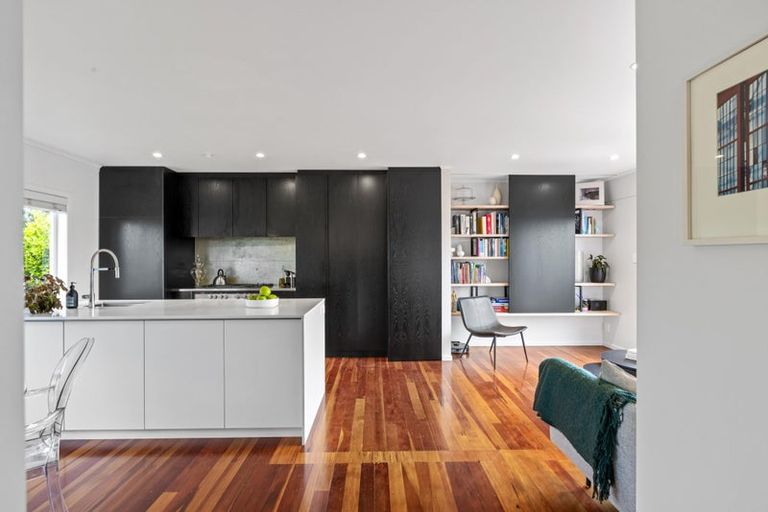 Photo of property in 1/74 College Road, Northcote, Auckland, 0627