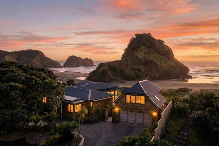 Photo of property in 24 Garden Road, Piha, 0772