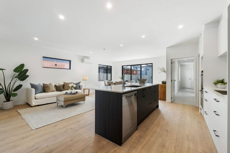 Photo of property in 121 Waituarua Drive, Takanini, Auckland, 2112