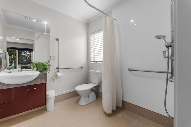 Photo of property in 17 Espalier Drive, Henderson, Auckland, 0612