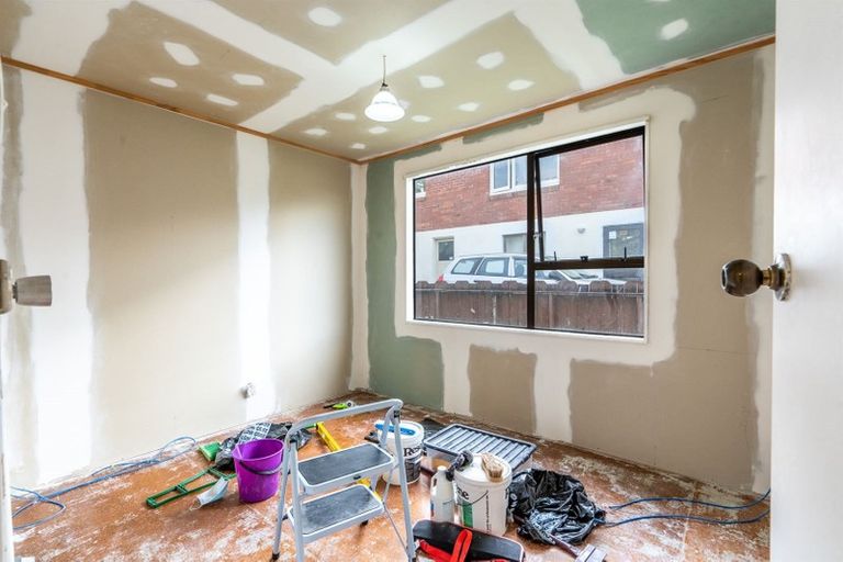 Photo of property in 2 Harrington Road, Henderson, Auckland, 0610