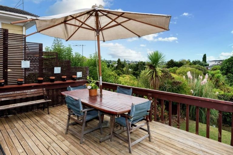 Photo of property in 21 Bert Wilson Place, Cockle Bay, Auckland, 2014