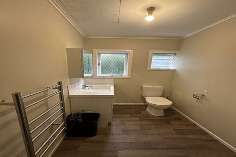 Photo of property in 60 Edmonton Road, Henderson, Auckland, 0612