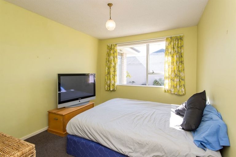Photo of property in 1 Solway Avenue, Ilam, Christchurch, 8041