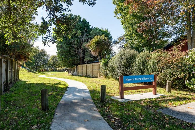 Photo of property in 19 Marere Avenue, Paraparaumu, 5032