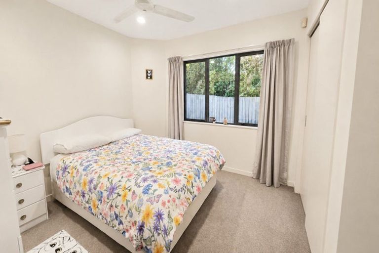 Photo of property in 1c Pollen Street, Johnsonville, Wellington, 6037