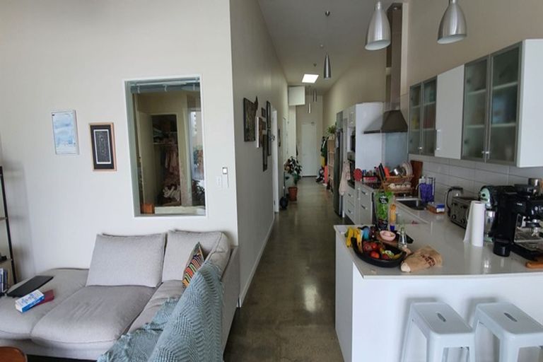Photo of property in 25u2 Home Street, Mount Victoria, Wellington, 6011