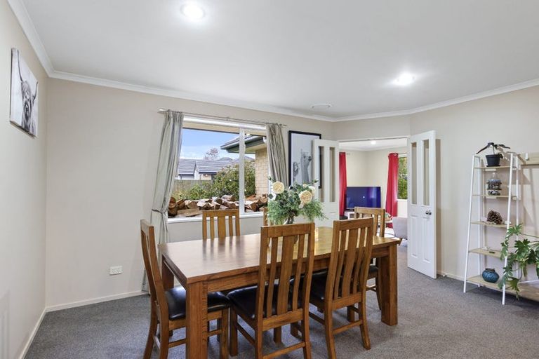 Photo of property in 7 Riverwood Boulevard, Redwood, Christchurch, 8051