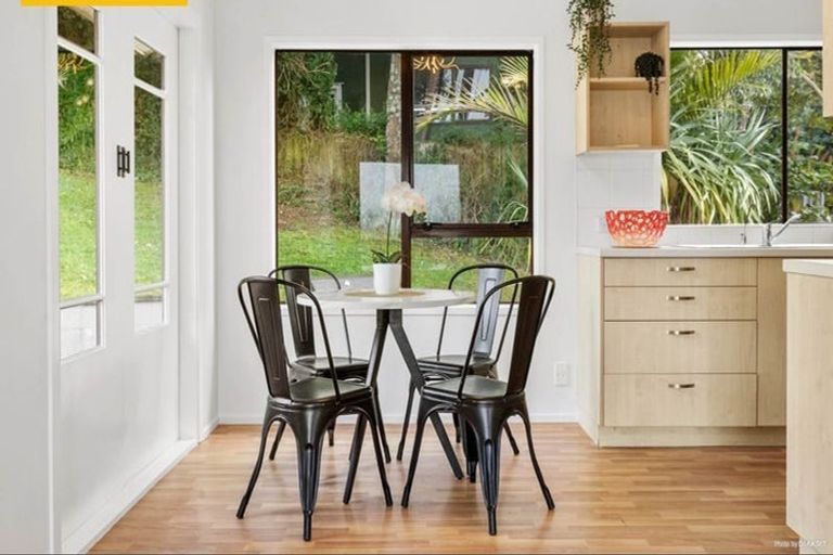 Photo of property in 2/74 Ayton Drive, Totara Vale, Auckland, 0629