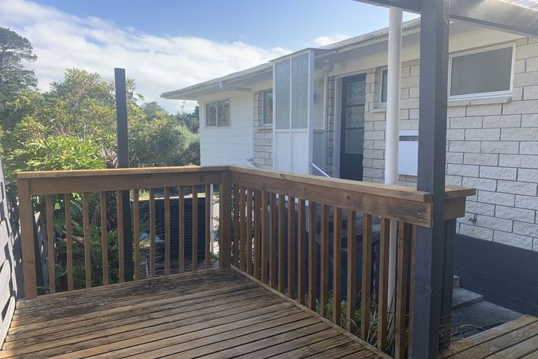 Photo of property in 1/4 Mahuta Grove, Northcote, Auckland, 0627
