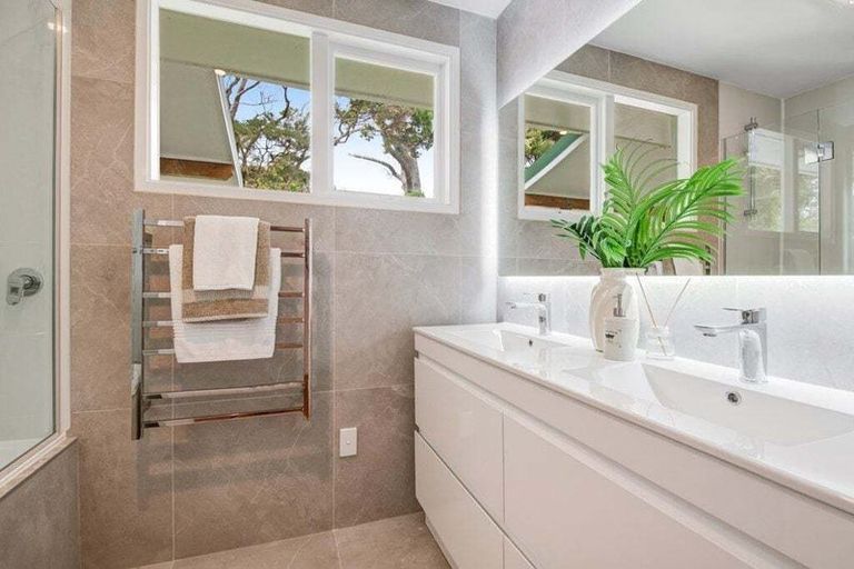 Photo of property in 1/24 Albany Highway, Greenhithe, Auckland, 0632