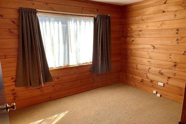Photo of property in 1/11 Park Road, Glenfield, Auckland, 0629