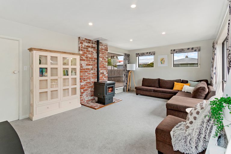 Photo of property in 47 Kathleen Crescent, Hornby, Christchurch, 8042