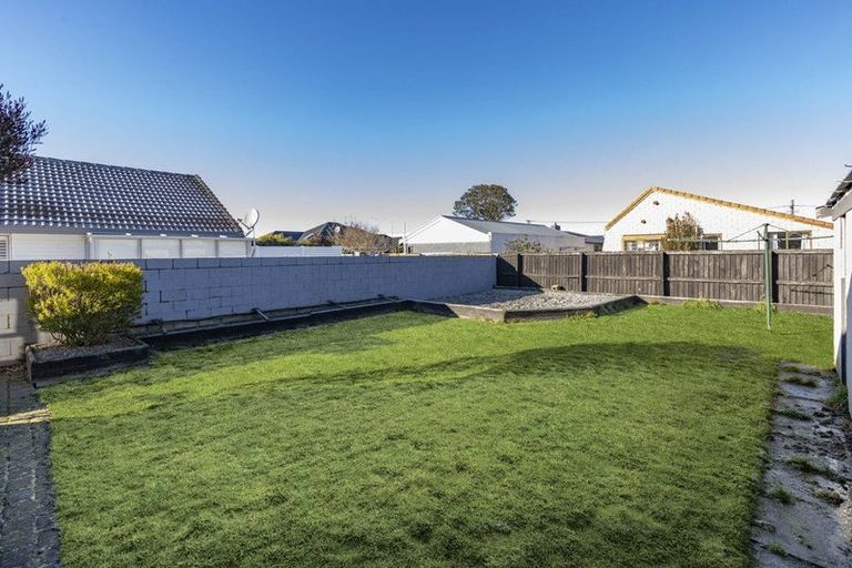 Photo of property in 16 Dunbarton Street, Redwood, Christchurch, 8051