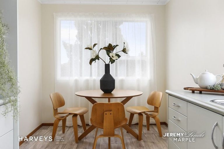 Photo of property in 35 South Lynn Road, Titirangi, Auckland, 0604