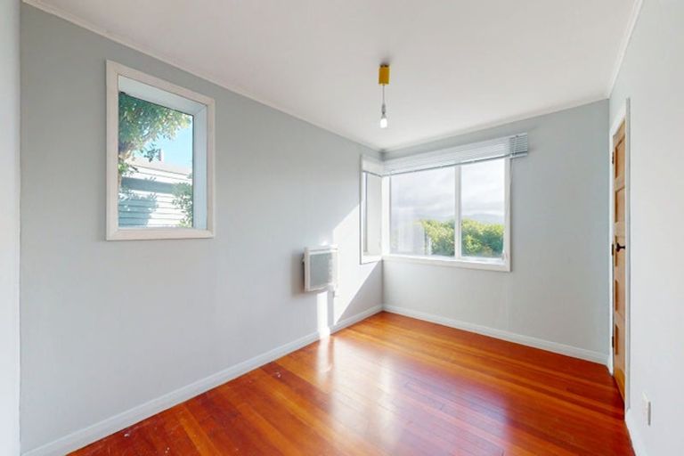 Photo of property in 93 Tannadyce Street, Strathmore Park, Wellington, 6022