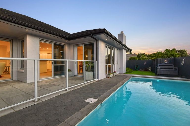 Photo of property in 160 Kittiwake Drive, Schnapper Rock, Auckland, 0632