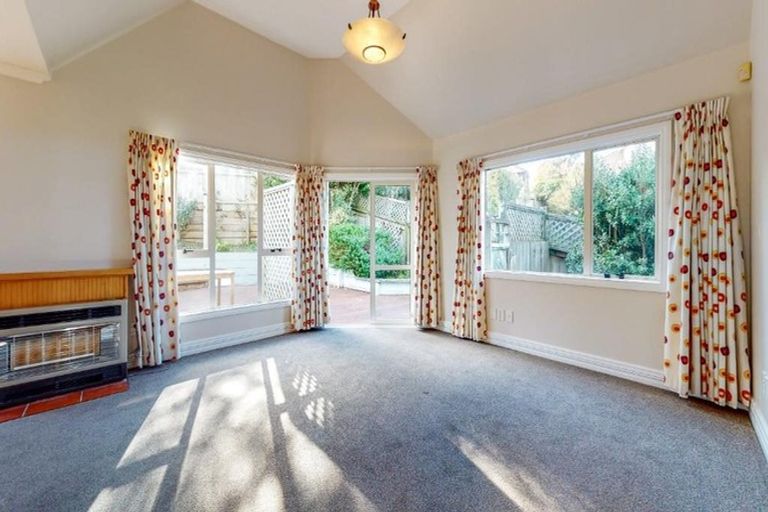Photo of property in 24 Saunders Close, Whitby, Porirua, 5024