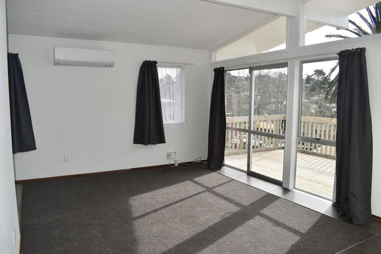 Photo of property in 3 Garton Drive, Massey, Auckland, 0614