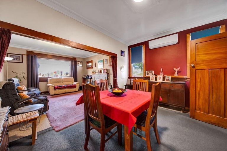 Photo of property in 10 Oxford Street, Patea, 4520