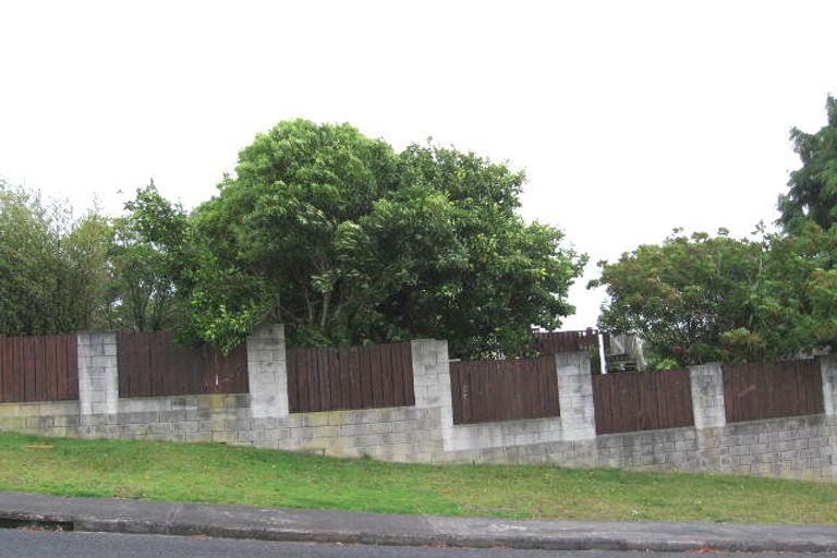 Photo of property in 2/24 Longreach Drive, Sunnyvale, Auckland, 0612