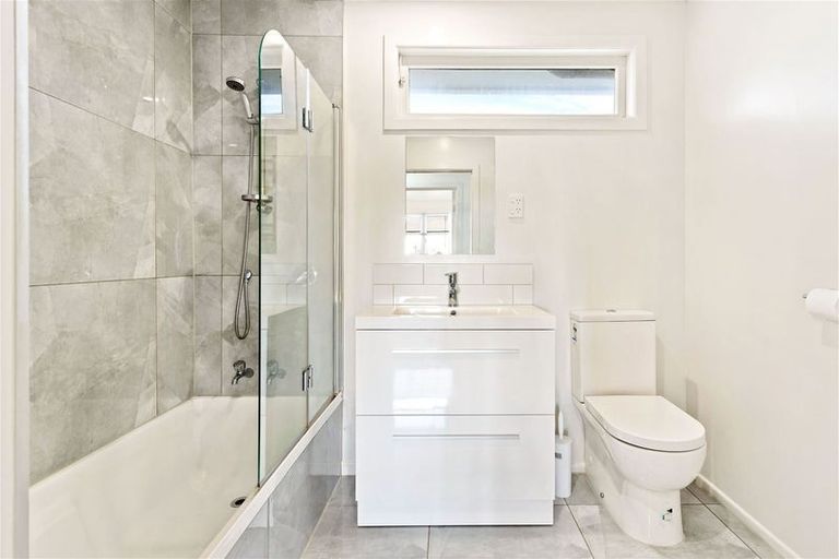 Photo of property in 22 Paton Avenue, Te Atatu South, Auckland, 0610