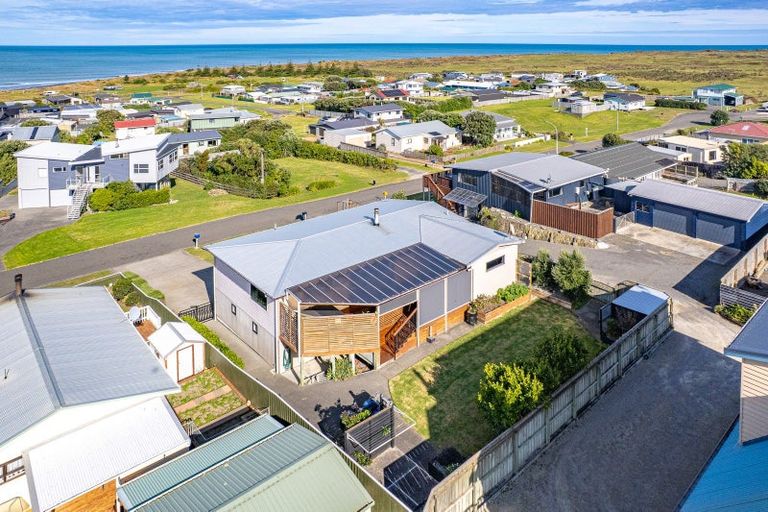 Photo of property in 10 Okiwa Terrace, Waiinu Beach, Whanganui, 4588