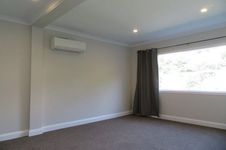 Photo of property in 24 Governor Road, Northland, Wellington, 6012
