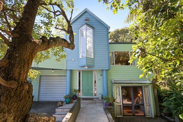 Photo of property in 15 Kaitawa Road, York Bay, Lower Hutt, 5013
