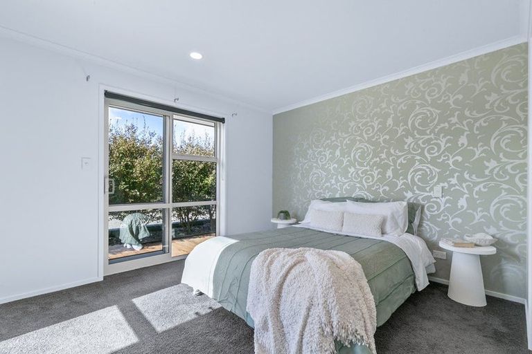 Photo of property in 418 Tararua Road, Levin, 5571