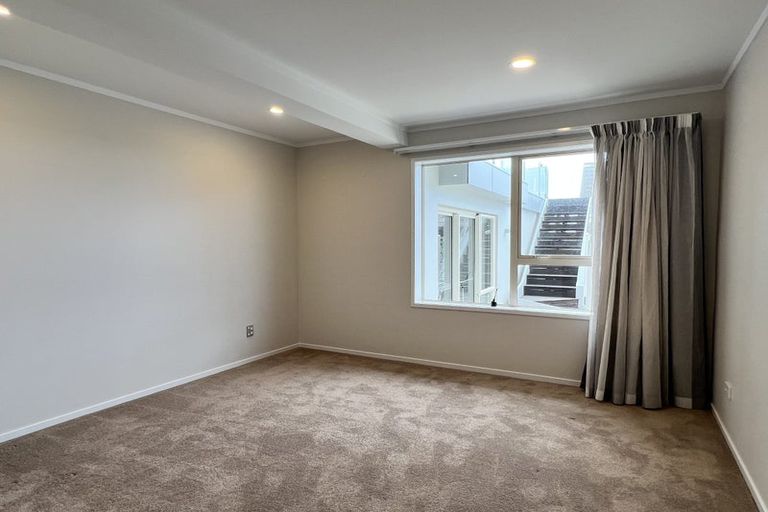Photo of property in 2a Eastcliffe Road, Castor Bay, Auckland, 0620