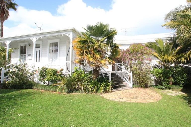 Photo of property in 14 Sinclair Street, Devonport, Auckland, 0624
