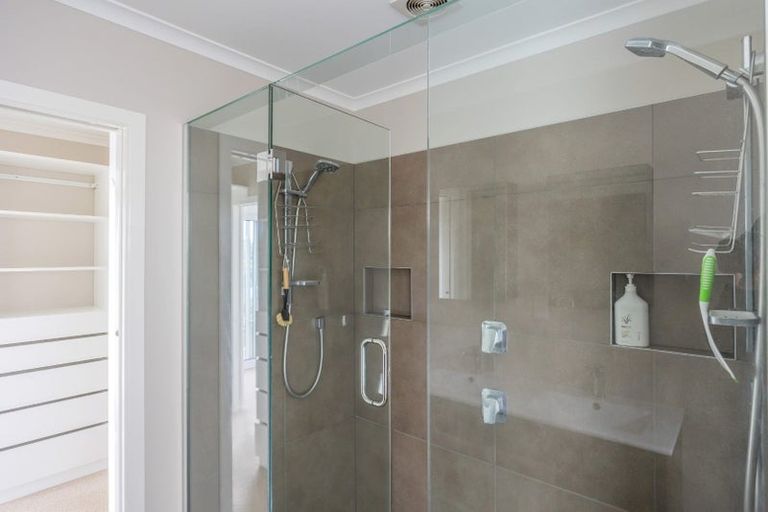 Photo of property in 17 Bevyn Street, Castor Bay, Auckland, 0620
