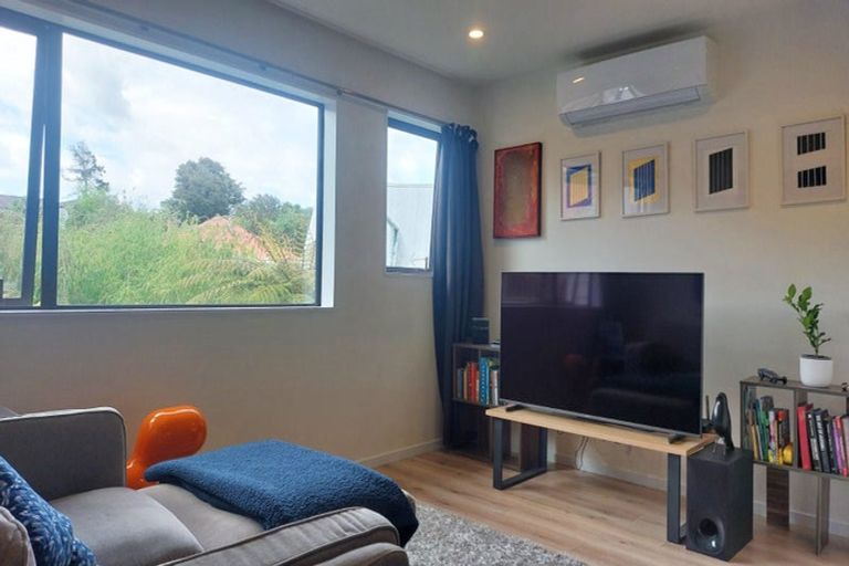 Photo of property in 8/10 Rimu Street, New Lynn, Auckland, 0600