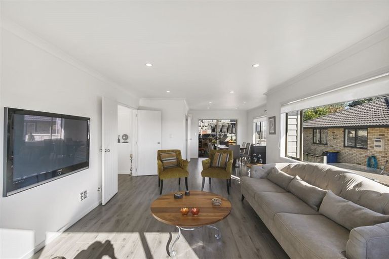 Photo of property in 40 Spoonbill Place, Unsworth Heights, Auckland, 0632