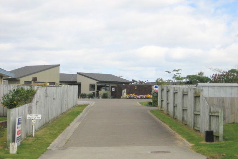 Photo of property in 80 Dalton Drive, Papamoa Beach, Papamoa, 3118