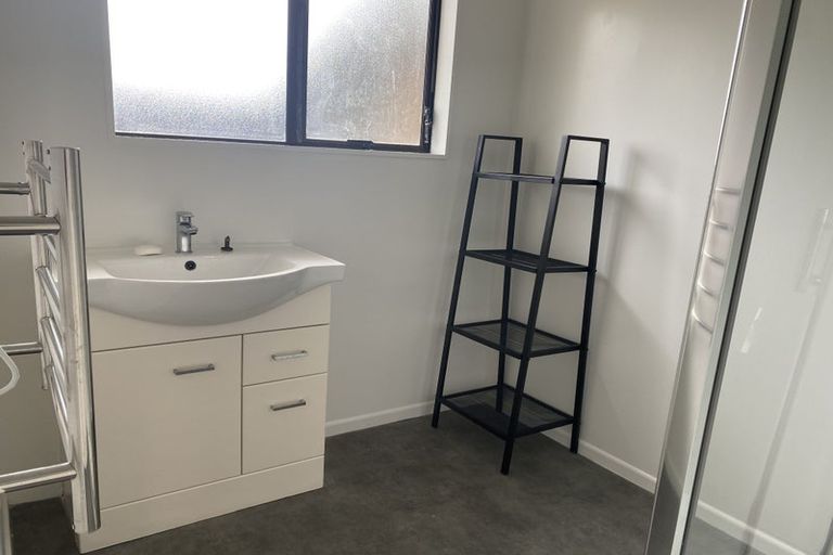 Photo of property in 64 Pomaria Road, Henderson, Auckland, 0610