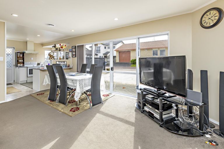 Photo of property in 2/47 Great South Road, Manurewa, Auckland, 2102