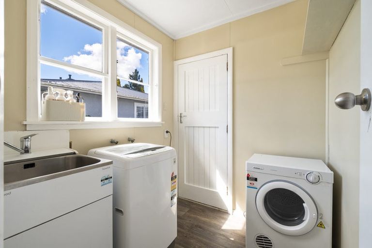 Photo of property in 11 Pembroke Street, Highbury, Palmerston North, 4412