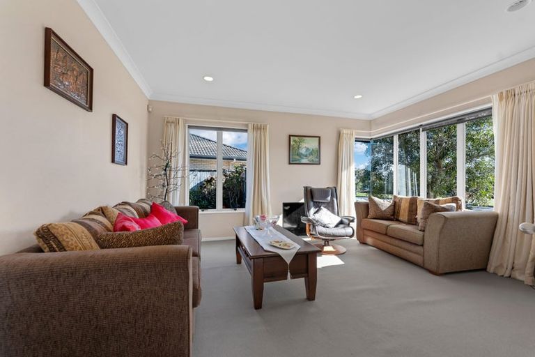 Photo of property in 48 Aberdeen Crescent, Wattle Downs, Auckland, 2103