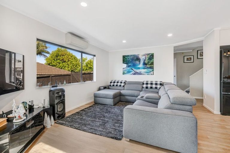 Photo of property in 1/23 Rifleman Rise, Unsworth Heights, Auckland, 0632