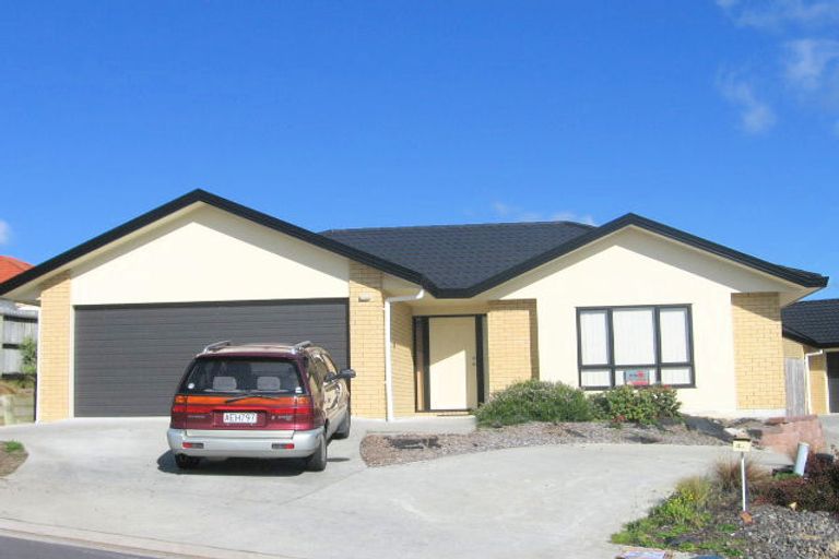 Photo of property in 4 Parkcrest Drive, Henderson, Auckland, 0612