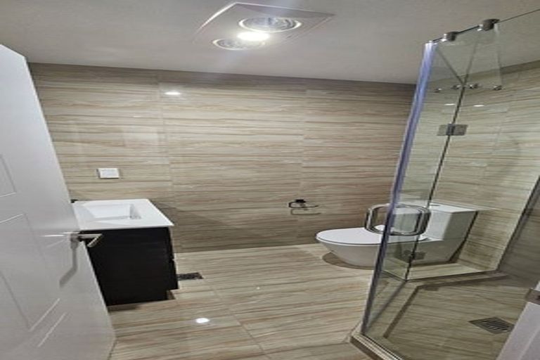 Photo of property in 100 Seymour Road, Sunnyvale, Auckland, 0612