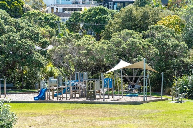 Photo of property in 58 Rothesay Bay Road, Rothesay Bay, Auckland, 0630